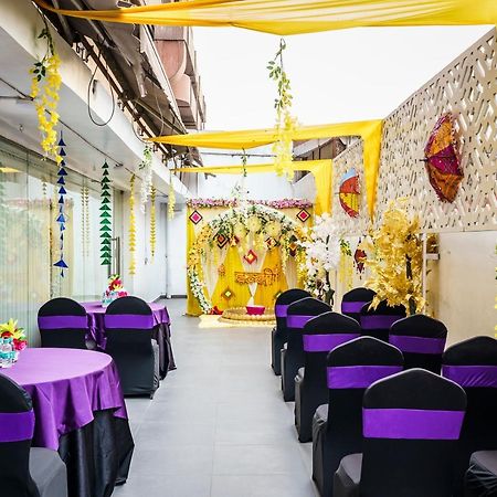Caspia Hotel New Delhi Exterior photo