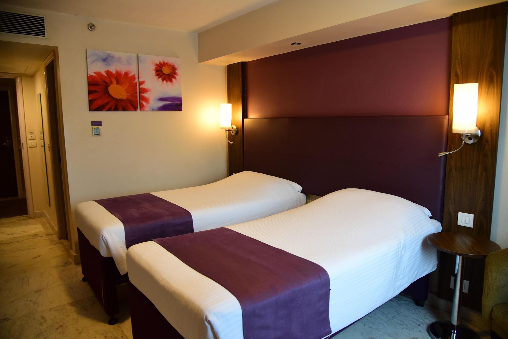 Caspia Hotel New Delhi Exterior photo