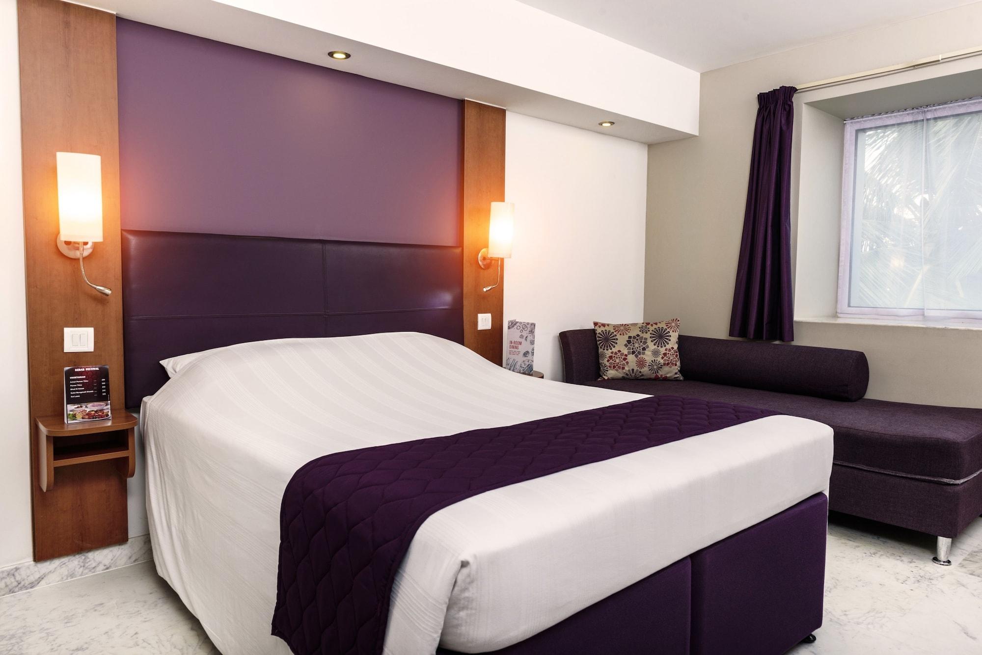 Caspia Hotel New Delhi Exterior photo