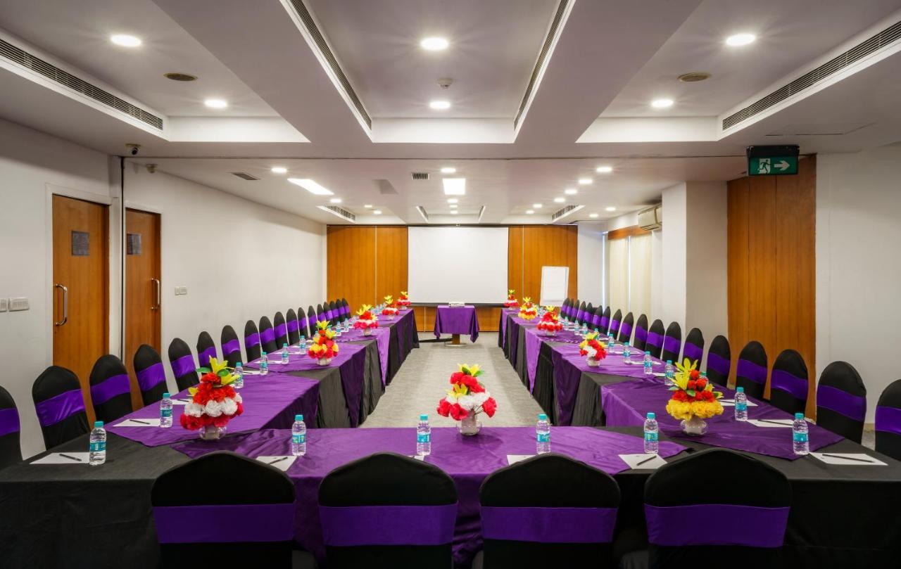 Caspia Hotel New Delhi Exterior photo