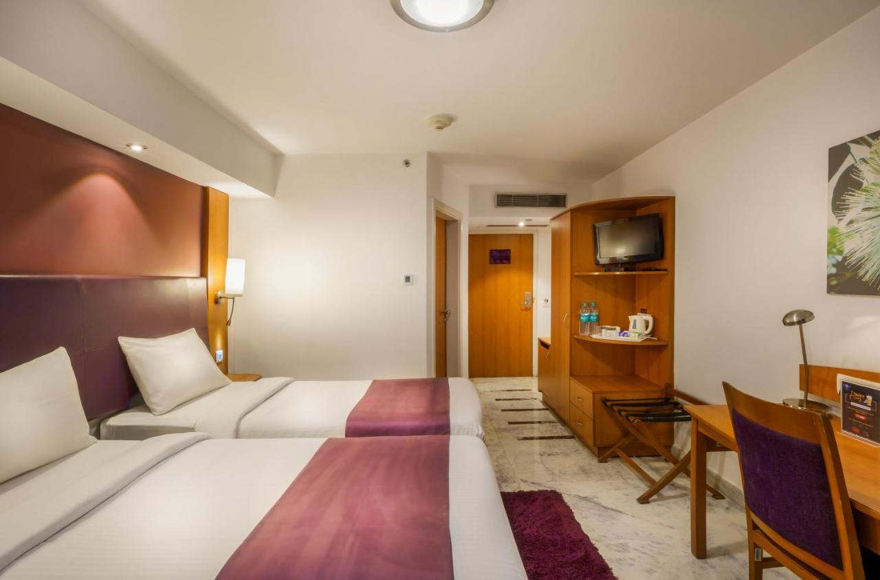 Caspia Hotel New Delhi Exterior photo