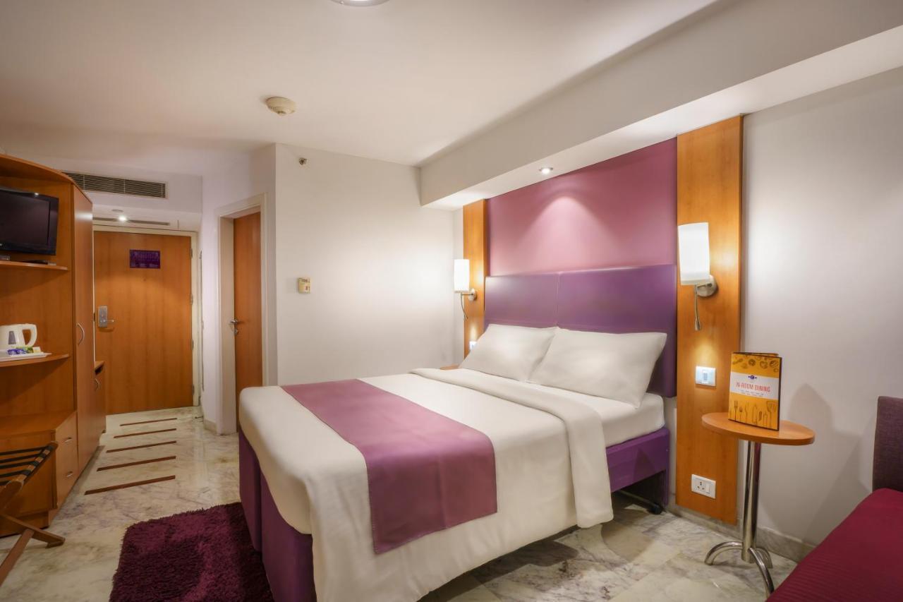 Caspia Hotel New Delhi Exterior photo