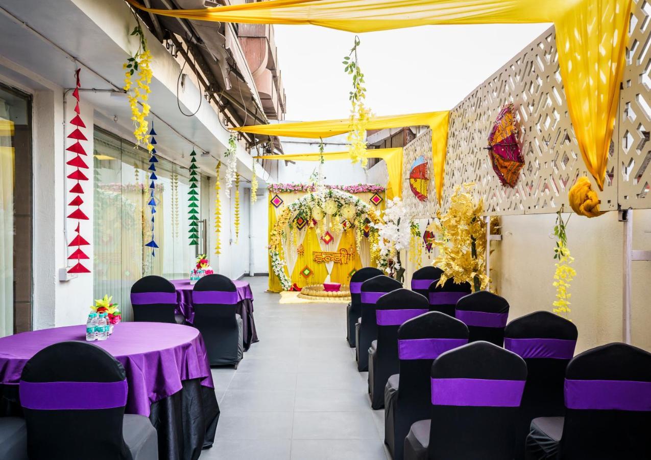 Caspia Hotel New Delhi Exterior photo