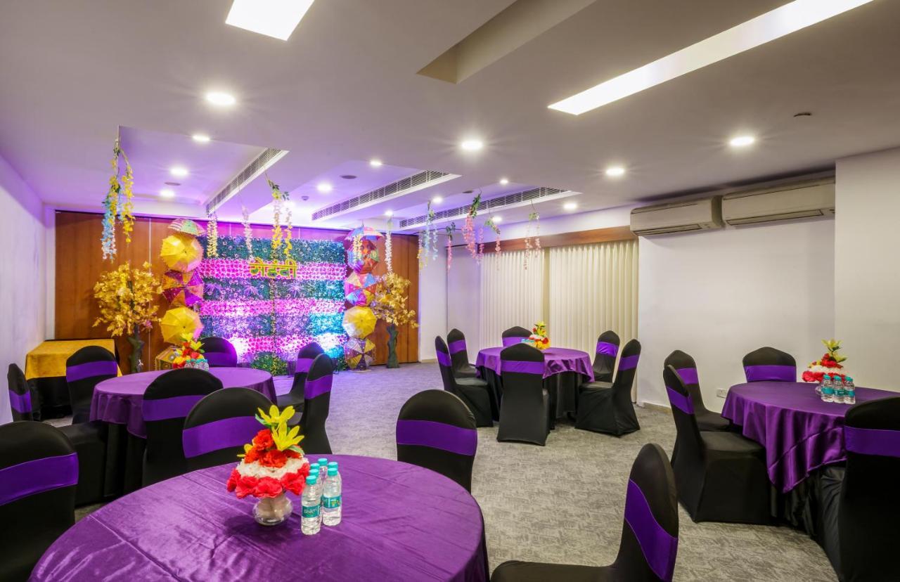 Caspia Hotel New Delhi Exterior photo