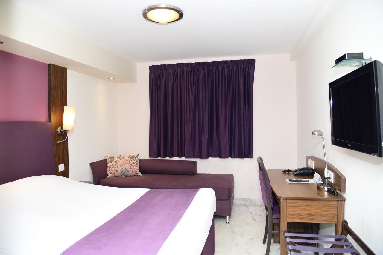 Caspia Hotel New Delhi Exterior photo
