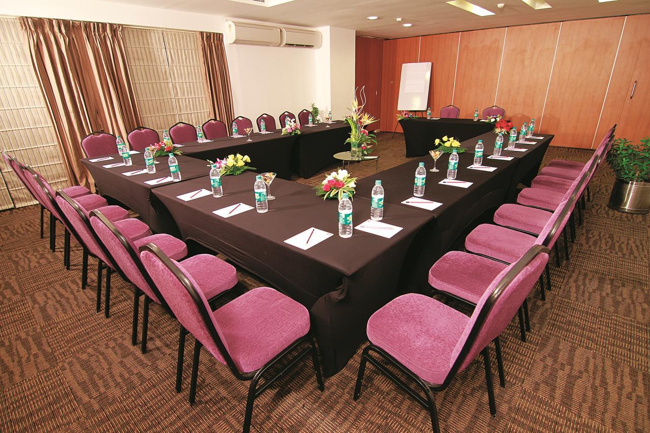 Caspia Hotel New Delhi Exterior photo